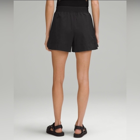 Lululemon Stretch Woven Relaxed-Fit High-Rise Short 4” - Picture 4 of 7